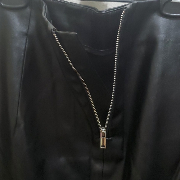 ZARA - FAUX LEATHER BLACK SKIRT - Picture 4 of 10